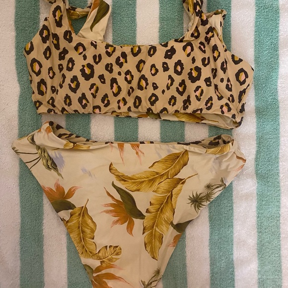 Billabong Tropical/Leopard Print Reversible Bikini - Picture 3 of 4